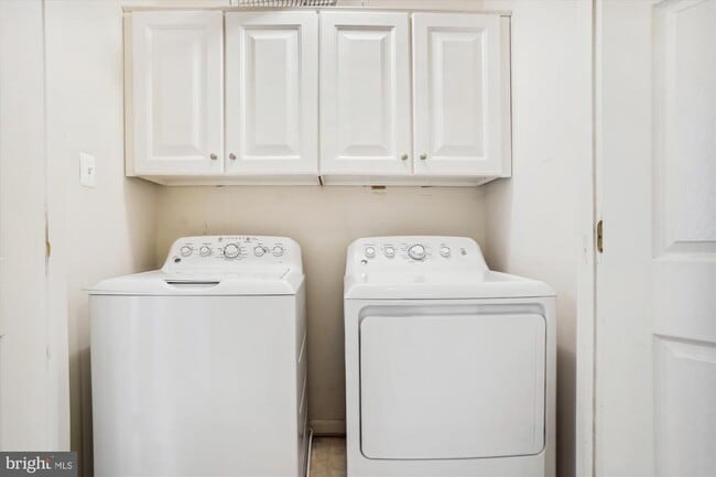 Building Photo - 8427 Carmela Cir