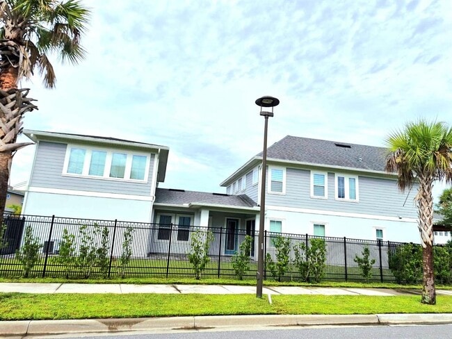 Building Photo - 8521 Dubochet St