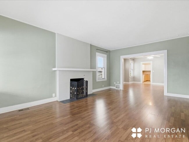 Building Photo - 5022I