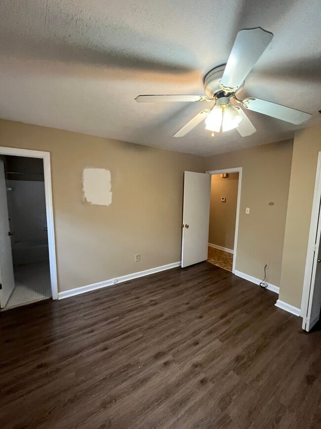 Building Photo - 211 Henderson St