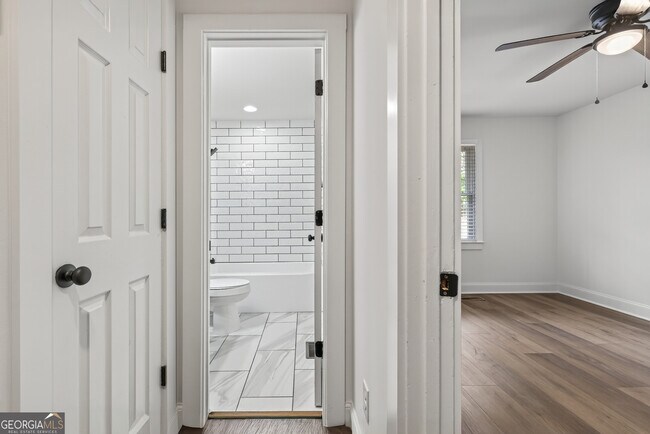 Building Photo - 491 Vine St