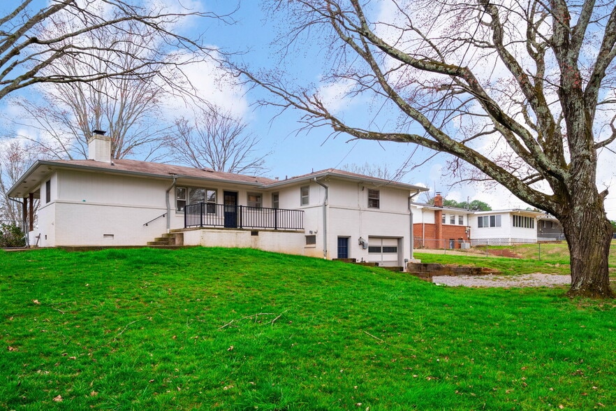 Building Photo - 2115 Ballard Pl