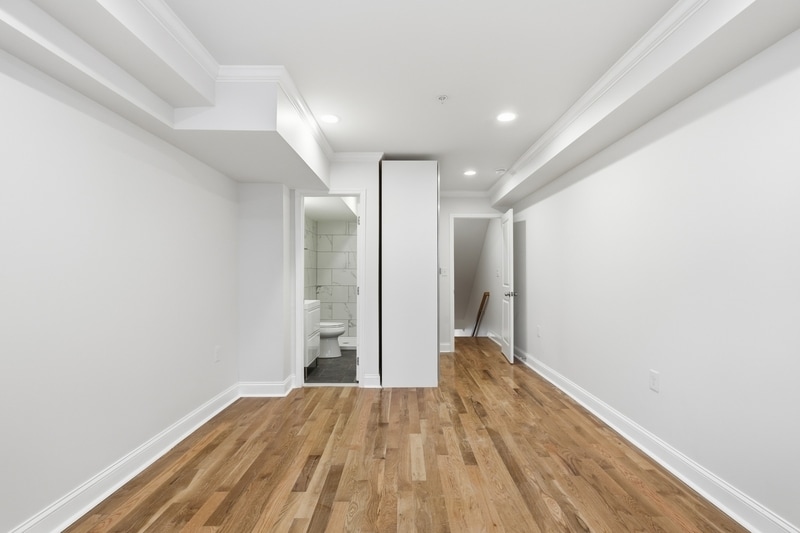 Building Photo - 2206 Cambridge St