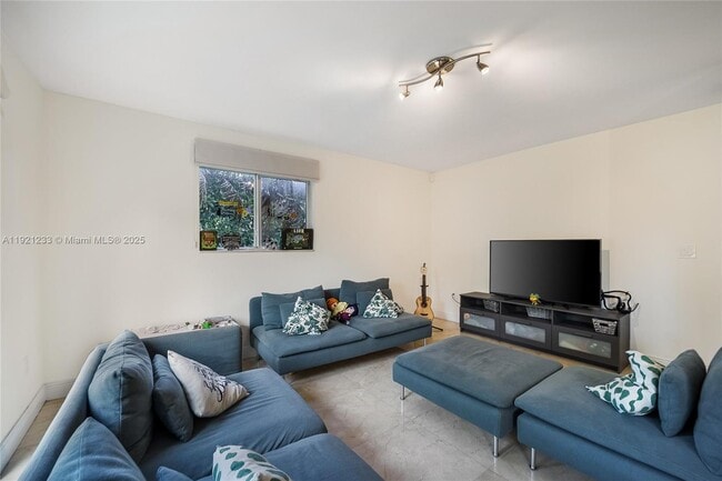 Building Photo - 10670 SW 77th Ave