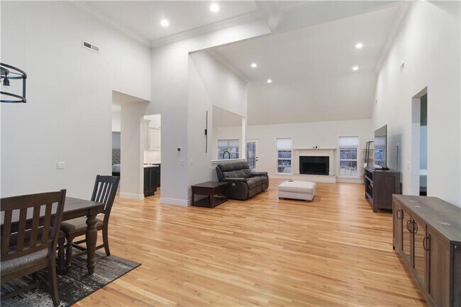 Building Photo - 4313 W Arlington Dr