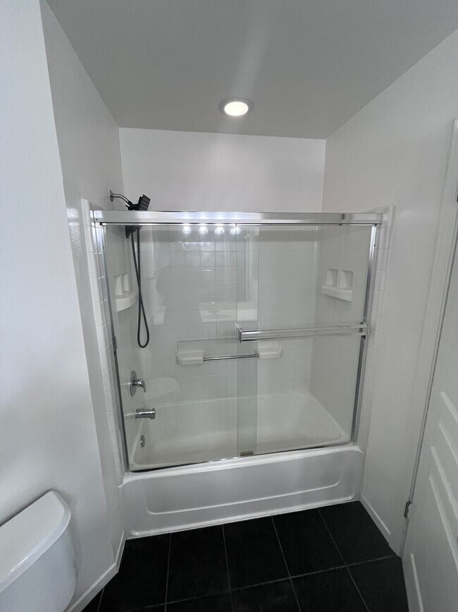 Building Photo - NICE 3 BEDROOM HOME IN ELK GROVE!!