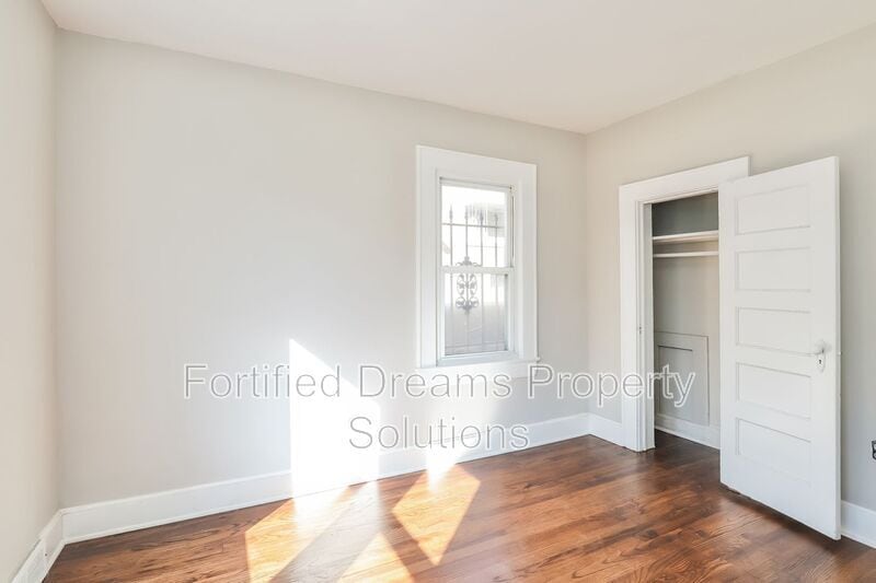 Building Photo - 815 Camel Ave