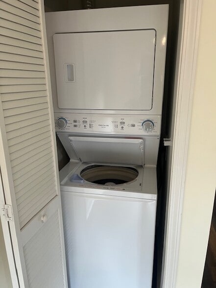 Laundry Area - 3224 Lincoya Creek Dr