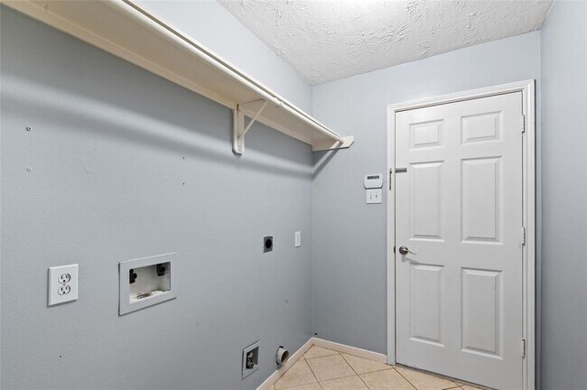 Building Photo - 10326 N Laurel Branch Dr