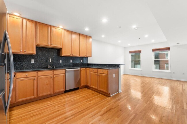 Building Photo - 88 Monroe St