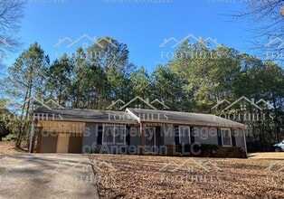 Building Photo - 305 Green Forest Dr