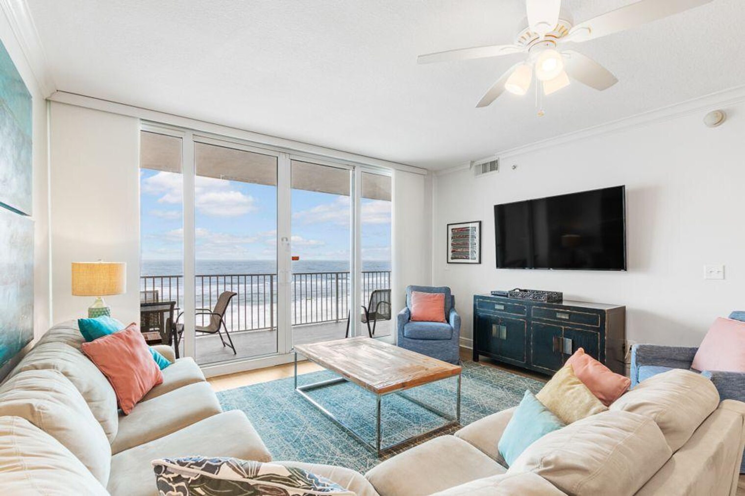 Building Photo - 365 E Beach Blvd