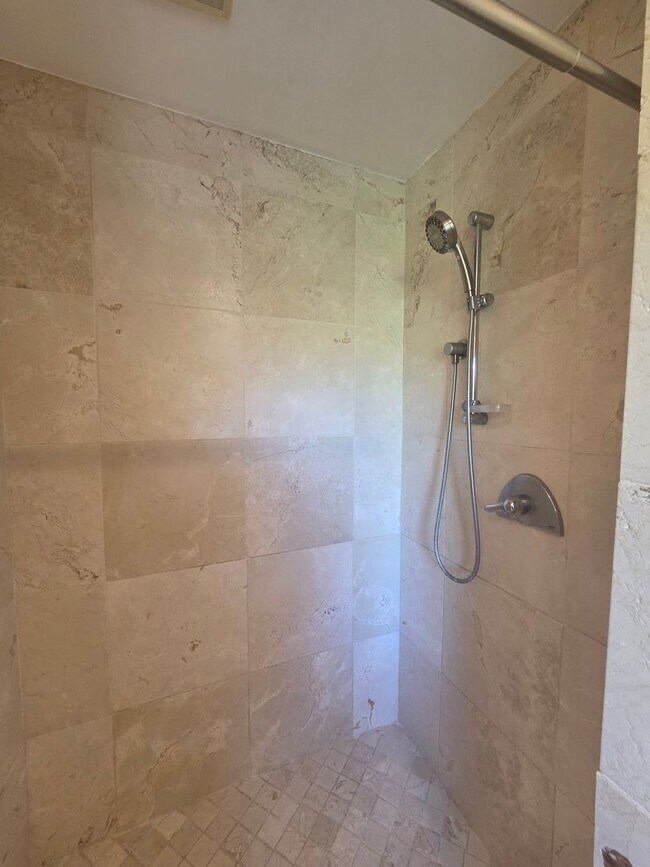 Building Photo - West Side Petaluma Gem- Beautiful 3 bedroom 2 bathroom