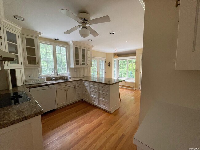 Building Photo - 3 Lamont Ln