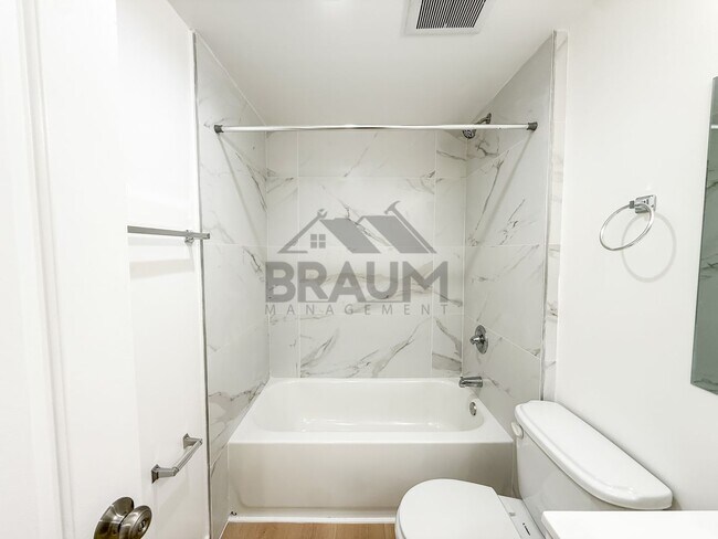 Building Photo - 10849 Fruitland Dr