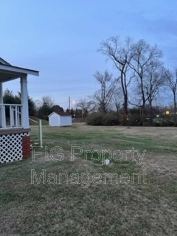 Building Photo - 444 Louisville Road