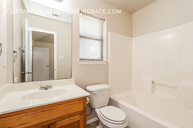 Building Photo - 136 Stewart Bend Ct