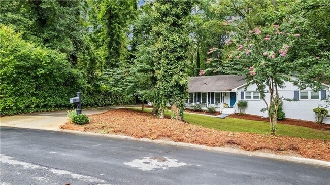 Building Photo - 204 Cold Creek Dr