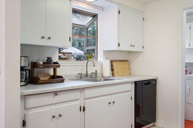 Building Photo - 7414 SE Ogden St