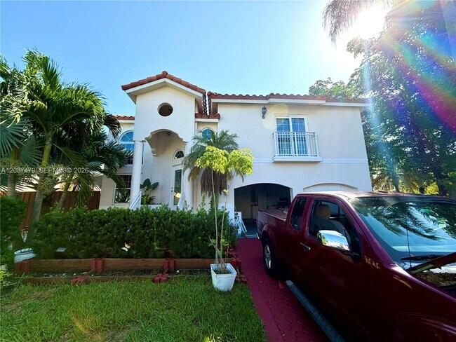 Building Photo - 4631 SW 154th Pl