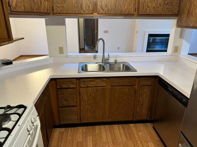 Building Photo - 716 Hilltop Ln