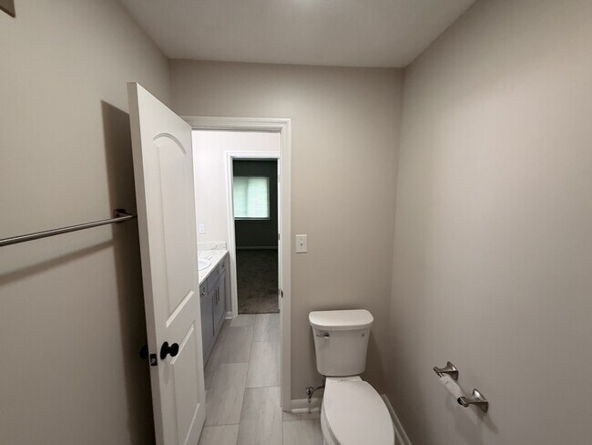 Building Photo - 527 Tibet Ave