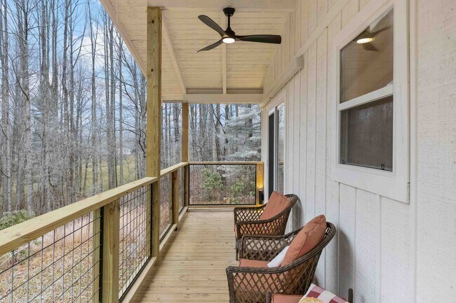 Building Photo - 124 Glad Tidings Ln