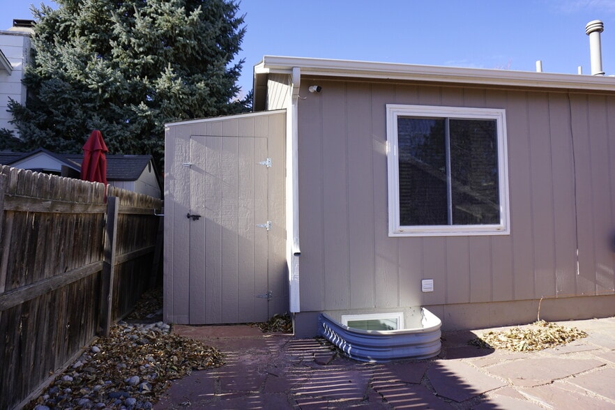 Building Photo - 16056 E Oxford Dr