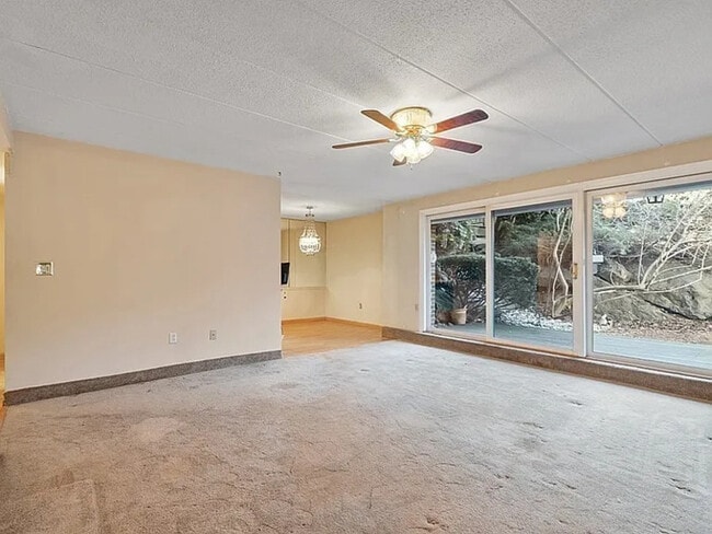 Building Photo - 2 Ledgewood Way