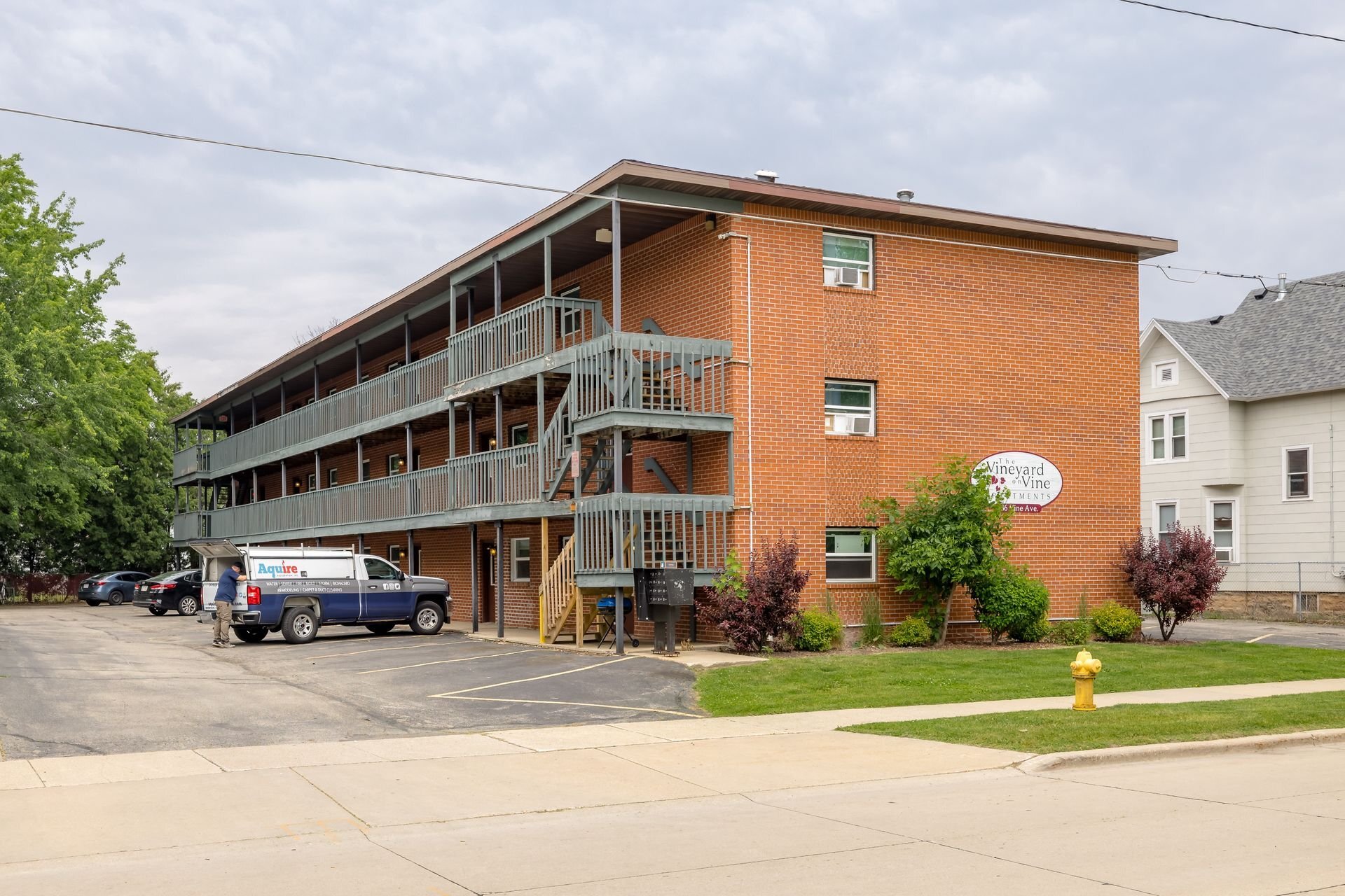 Building Photo - 836 Vine Ave