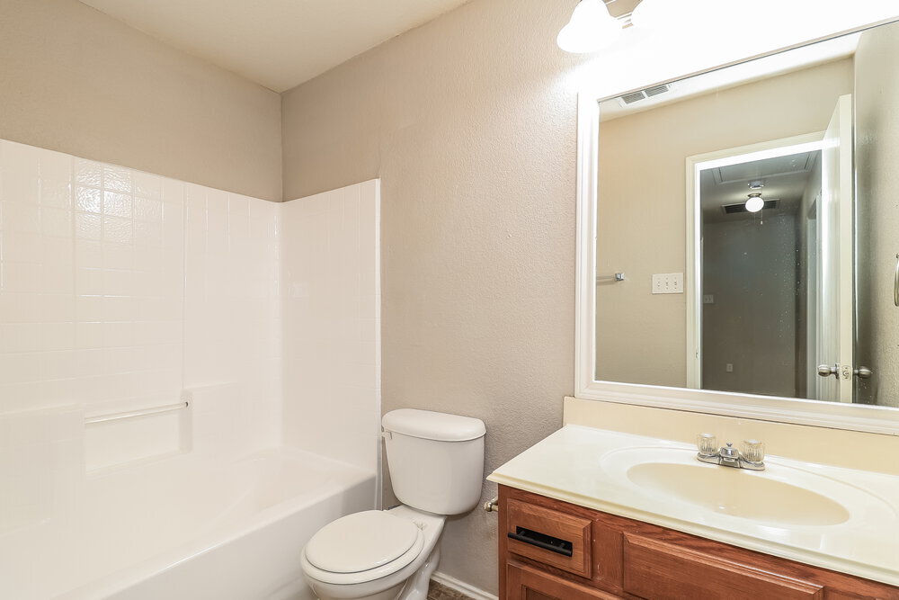 Building Photo - 10628 Wild Oak Dr
