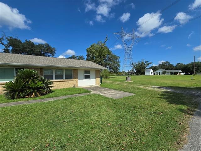 Building Photo - 123 Kadak Ln