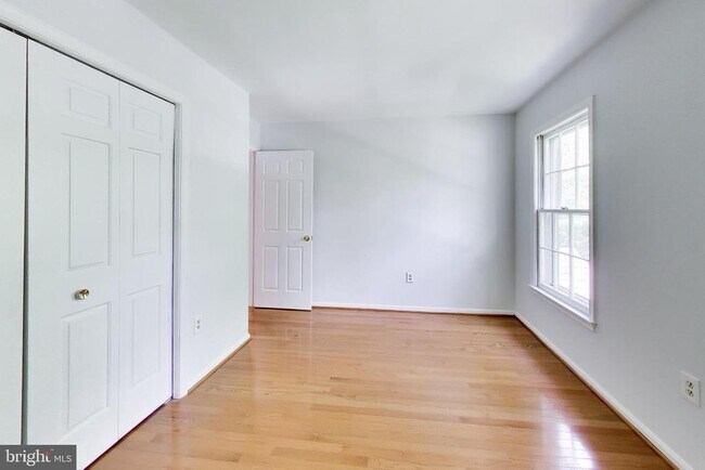 Building Photo - 991 Farm Haven Dr