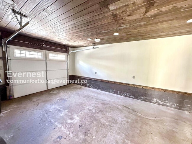 Building Photo - 1801 11th Pl S