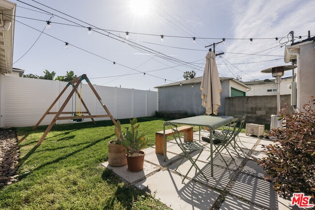 Building Photo - 1916 W 94th St