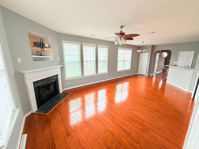 Building Photo - 850 Parkland Pl