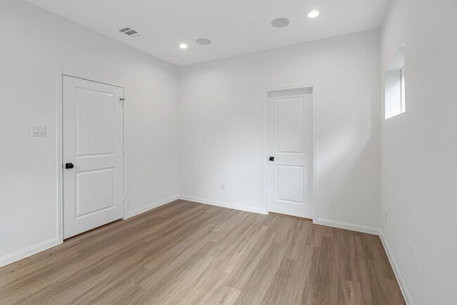 Building Photo - 5105 Mallow St