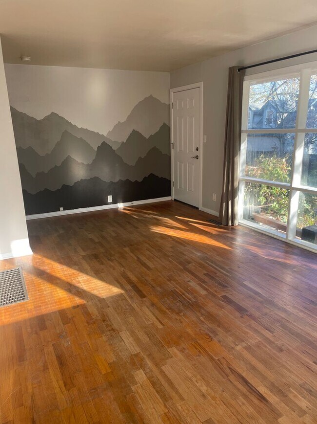 Building Photo - Off the beaten path