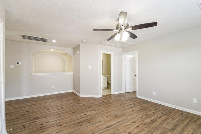 Building Photo - 216 Meadowhill Ln