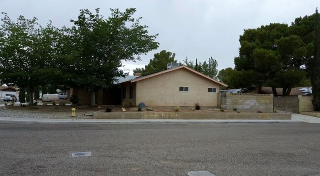 Building Photo - Beautiful home for Rent. Paid Solar, A/C, ...