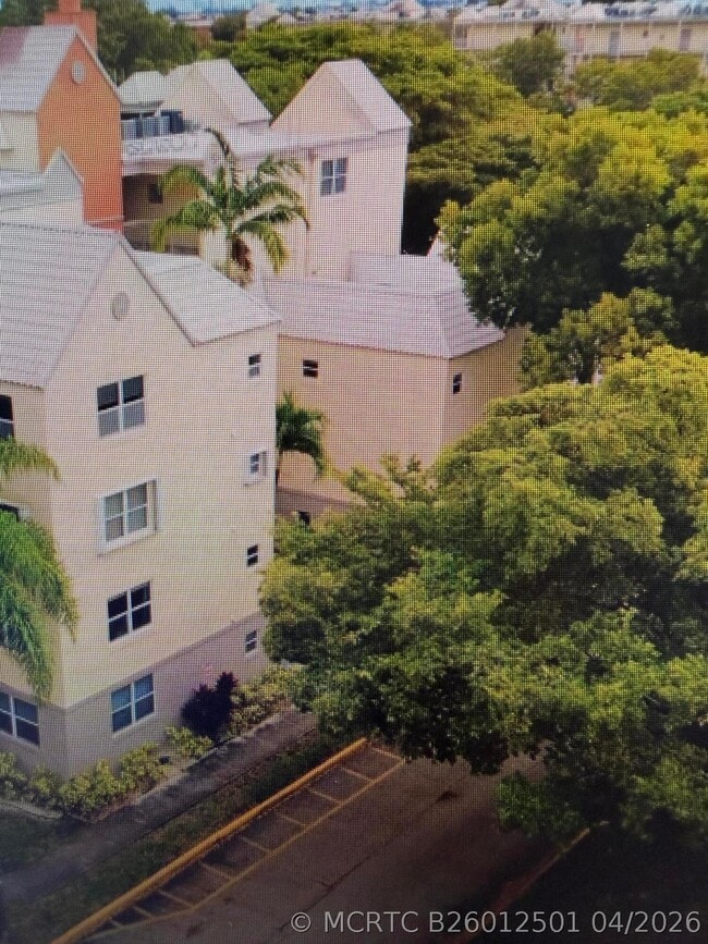 Building Photo - 8343 Lake Dr
