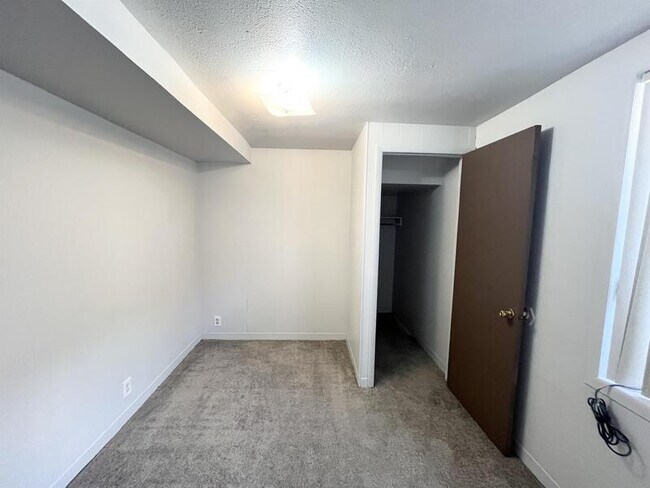 Building Photo - 1265 Crandall Ave S