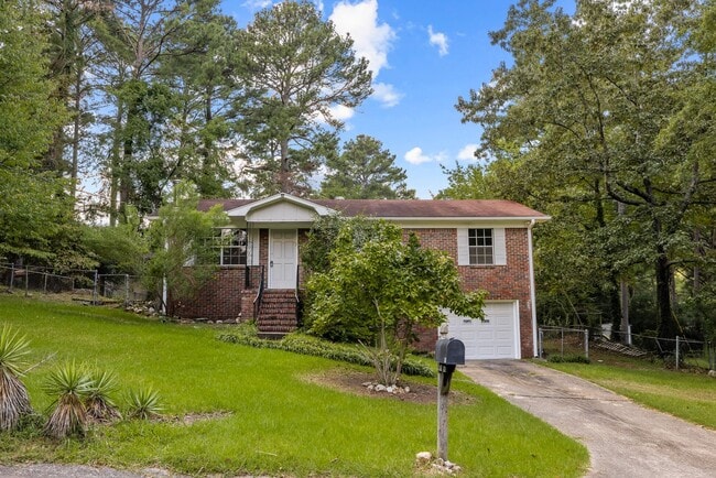 Building Photo - Charming Center Point Home