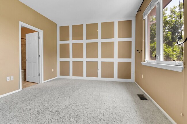 Building Photo - $2,345.95 - HALF OFF First Month's Rent - 2 Beds, 2 Baths, Condo in Littleton with Fireplace and ...