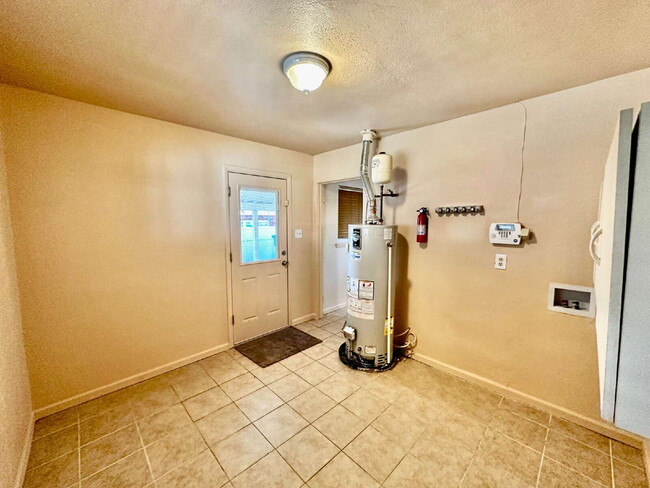 Building Photo - Charming 3 bed/2 bath house in the Heart of Thornton!