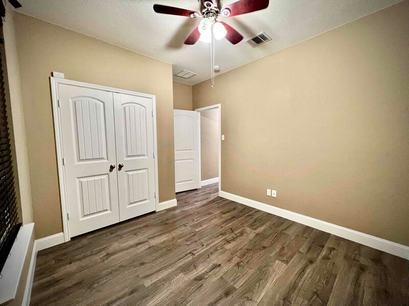 Building Photo - 1910 Ashberry Trail