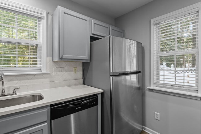 Building Photo - 10660 Holly Ridge Blvd