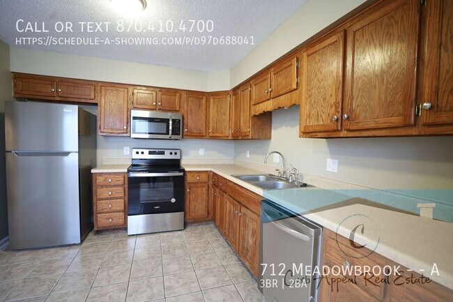Building Photo - 712 Meadowbrook St