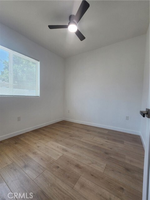 Building Photo - 10940 Oxnard St