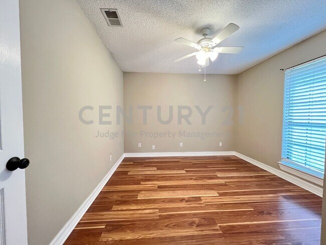 Building Photo - Charming 3/2/2 in Lake Dallas ISD For Rent!
